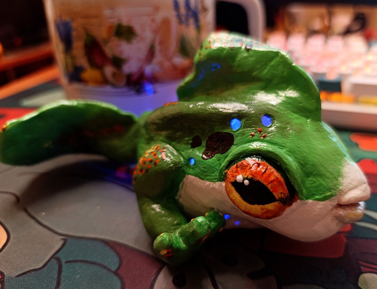 недовольный дед tweet media