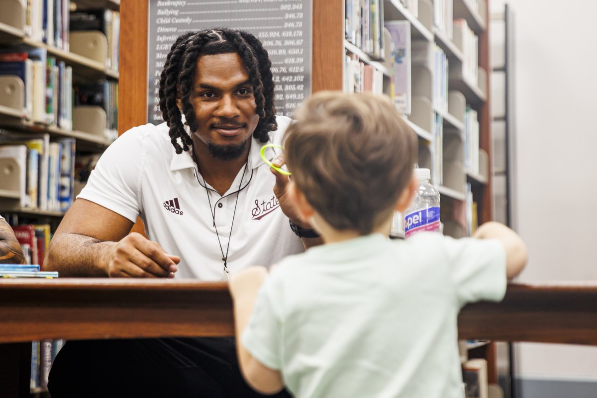 Weekly reading with <a href="/HailStateFB/">Mississippi State Football</a>  - Tuesdays, 3:45pm, Starkville Library

#HailState 🐶
