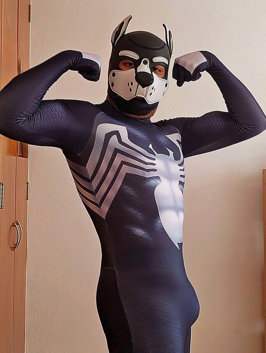 I'll make you woof 🐶🖤

Repost your hood or pup gear puppies.