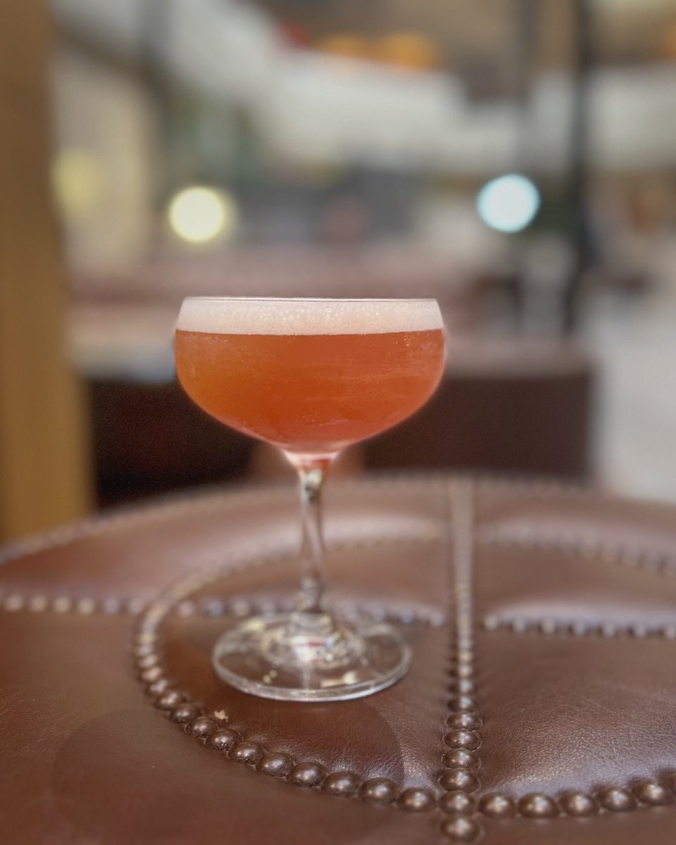 Embassy_ATX_DT's tweet photo. Unwind with two complimentary cocktails at our daily evening reception. It's the Embassy Suites way of saying "welcome back". 🍸#AustinCocktails https://t.co/1lD315xeNT