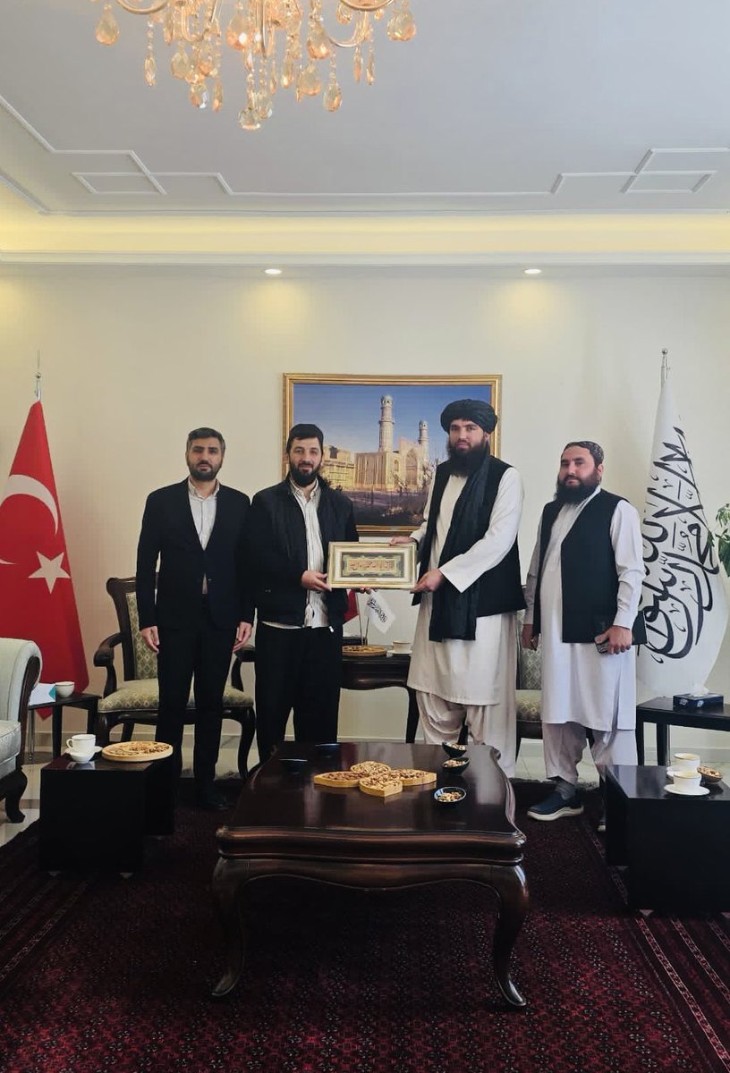 Gerçekleştirdiğimiz verimli görüşmeler ve istişareler vesilesiyle, ortak değerlerimiz etrafında daha güçlü bağlar kurma imkânı bulduk. Misafirperverlikleri ve samimi ev sahiplikleri için her birine ayrı ayrı şükranlarımızı sunarız