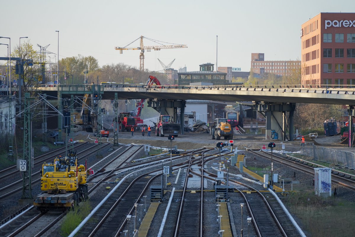 12.04.2025 - Westendbrücke aus Richtung Kaiserdamm

#A100 #Ringbahnbrücke #Westendbrücke