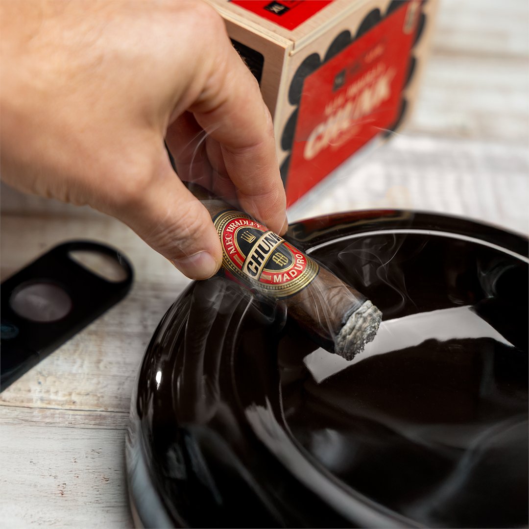 Big flavor. Small commitment.

Chunk Maduro brings the boldness with no strings attached.🔥

Tag a friend who needs to take a walk on the Chunky side ➡️