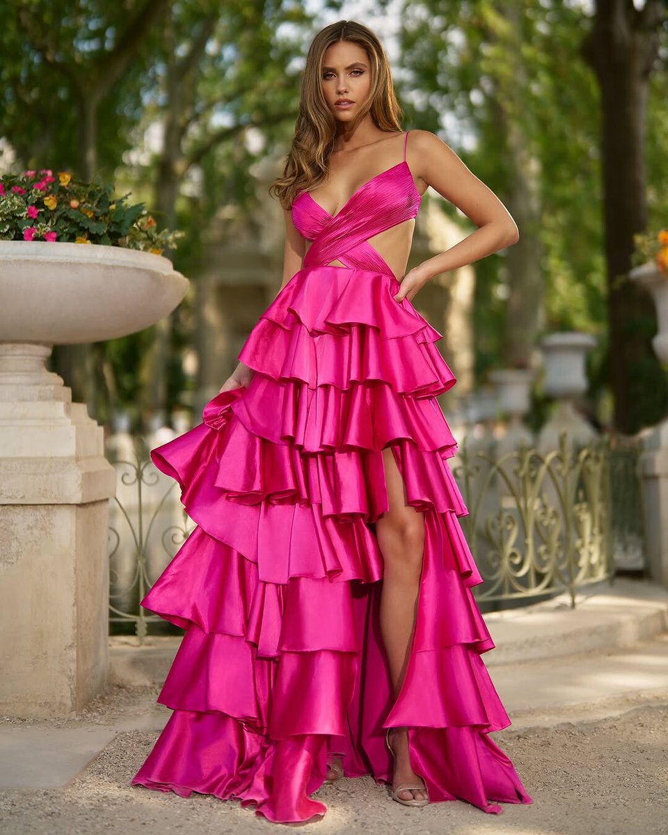 BridalWarehouse's tweet image. Ready to turn heads at prom? 💖 Shop off the rack and get 30% off prom dresses, shoes, and jewelry—while they last!

Call us at (270) 765-2269 to schedule your appointment!
#USABridal #SherriHill #PromReady #FuchsiaFierce #OffTheRackStyle