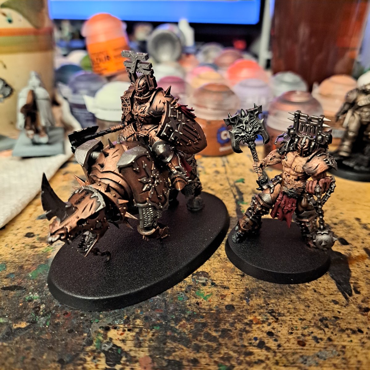 Grief_Designs's tweet photo. @TheBrushSmith Continuing my blades of khorne color scheme, brass like armors! https://t.co/bdlAOTyChk