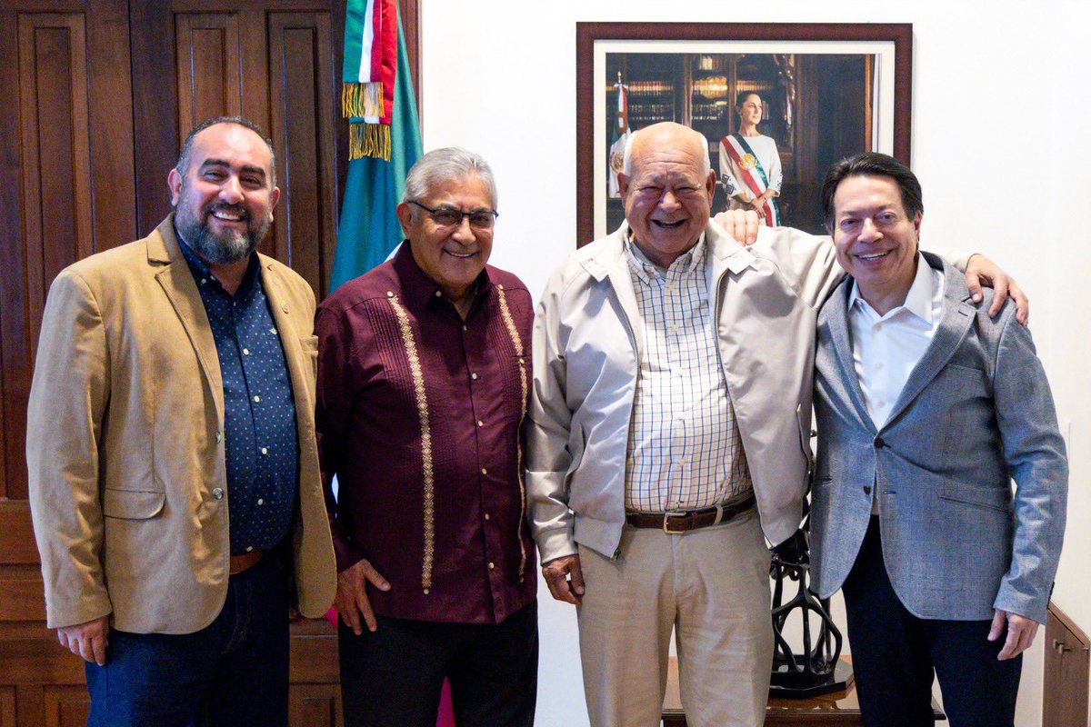 El Srio. Gral. del #SNTE, Mtro. Alfonso Cepeda, se reunió con el titular de la <a href="/SEP_mx/">SEP México</a>, <a href="/mario_delgado/">Mario Delgado</a>; el gobernador de #BCS, <a href="/VictorCastroCos/">Víctor Castro</a> y el dirigente de <a href="/SNTEseccion3/">Sección 3 SNTE B. C. Sur</a>, Elmuth Castillo Sandoval, para responder, lo antes posible, a las justas demandas de los agremiados.