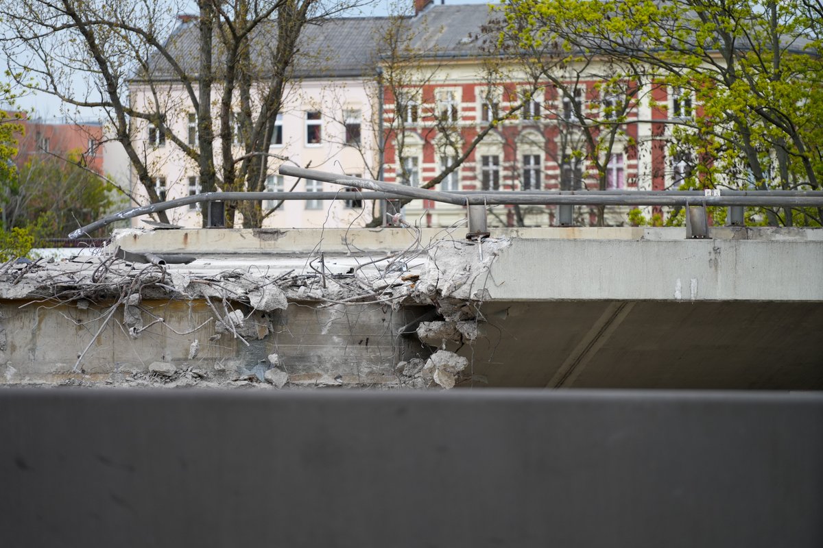 13.04.2025 - Abbruchkante Westendbrücke  

#A100 #Ringbahnbrücke #Westendbrücke