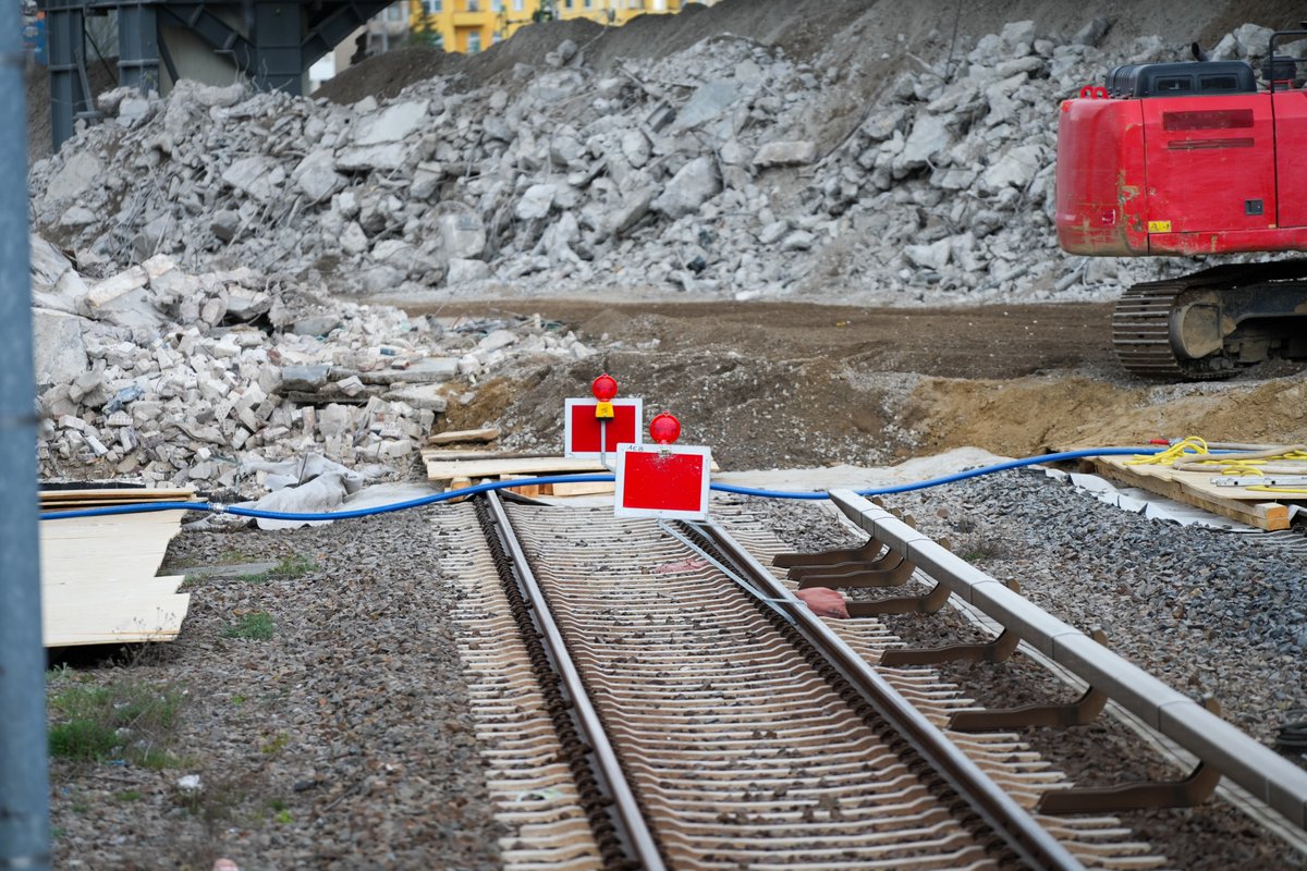 13.04.2025 - Sperrung der Gleisanlage am Bahnhof Westend für den Abbruch der Westendbrücke

#A100 #Ringbahnbrücke #Westendbrücke