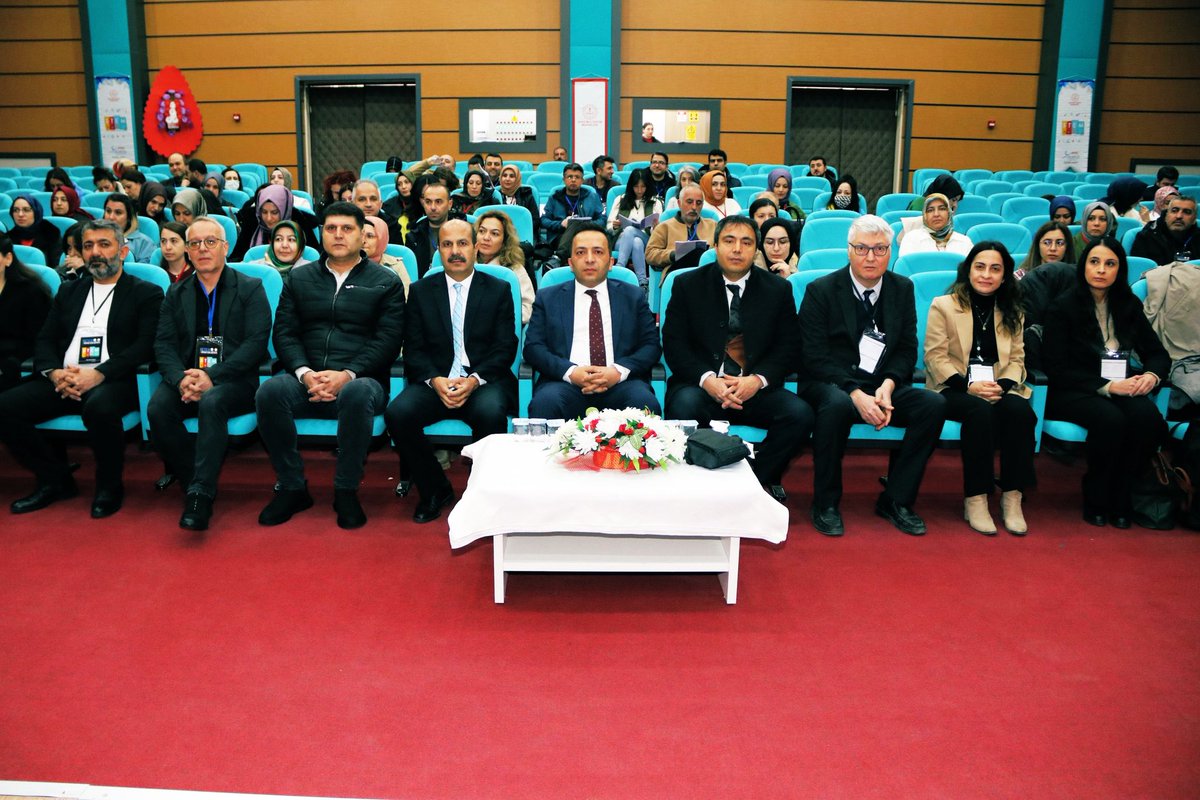 Scientix projesi kapsamında düzenlediğimiz STEM Eğitimi Çalıştayını Sivas’ta 100 öğretmenimizin katılımıyla gerçekleştirdik. Emeği geçen herkese ve misafirperverliklerinden dolayı Sivas il Milli Eğitim Müdürlüğüne teşekkürler.