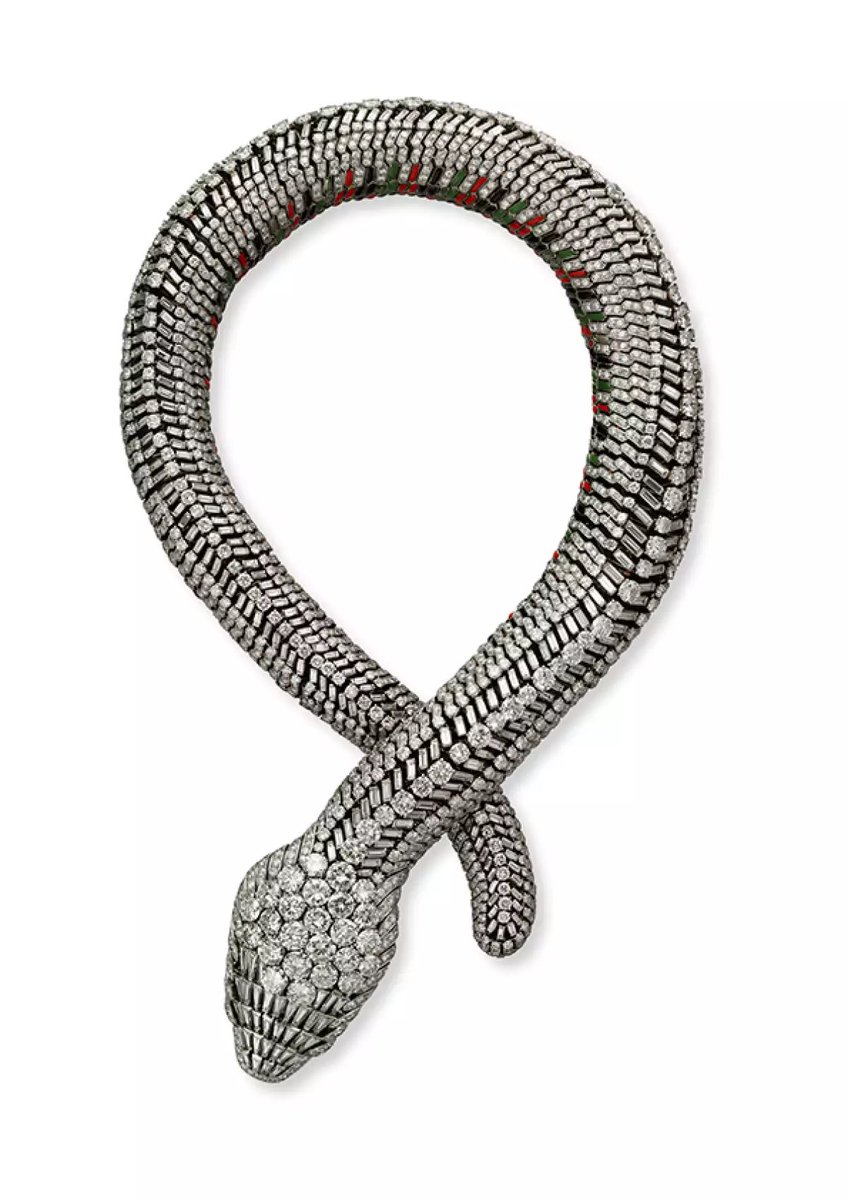 El collar de serpiente de María Félix llega a Londres con Cartier.

La Maison presenta una exposición muy similar a la del Museo Jumex, pero ahora en el museo V&amp;A en Londres.

La relación de María Félix con Cartier fue una de las más prolíficas de una celebridad.