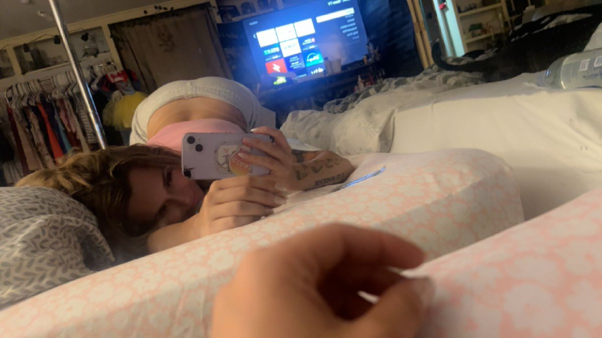 alliestarr27's tweet photo. Would you do me like this? 🙃🫣 

#trending #viralpost #itgirl #BACKSHOTS #findom #cashslaves #paypigsaccepted #Entertainment https://t.co/dQjOtRONHr