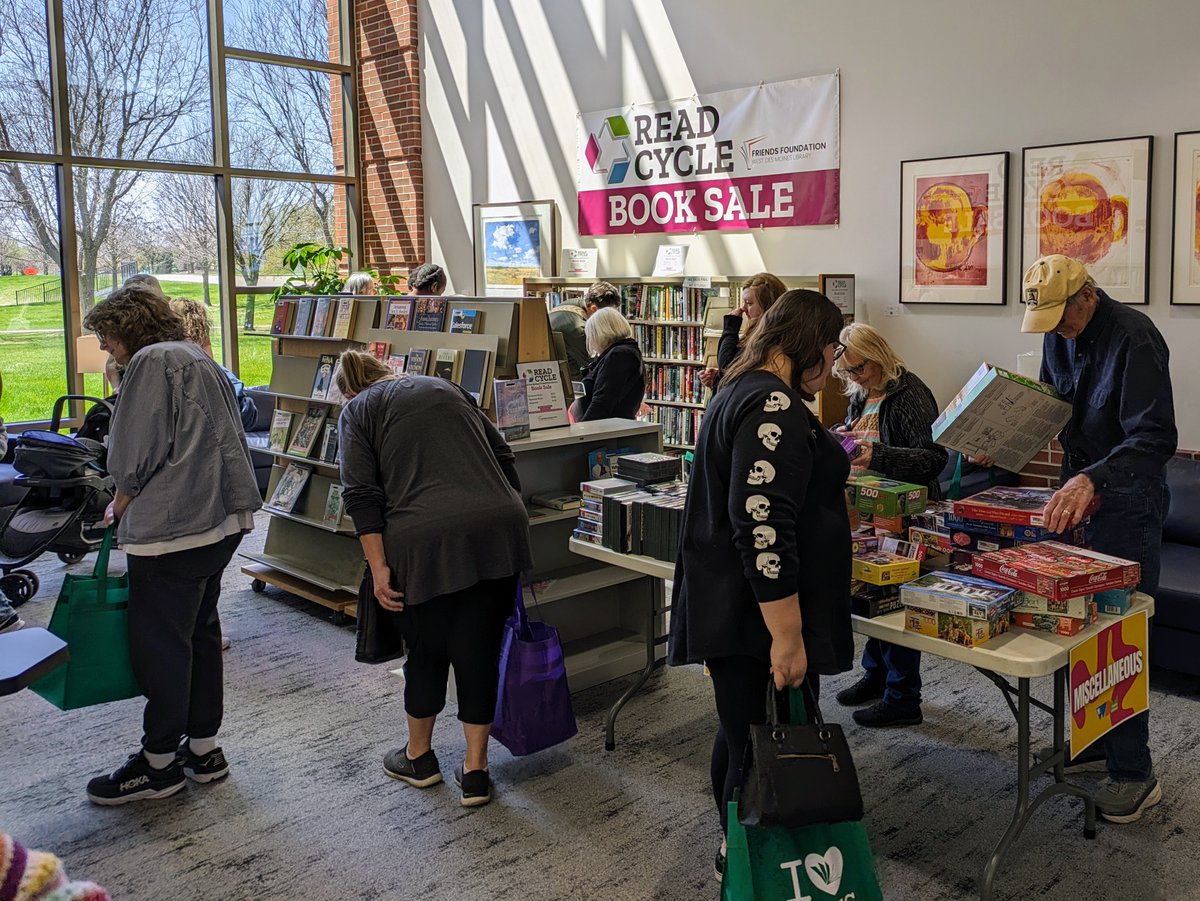 W Des Moines Library tweet media