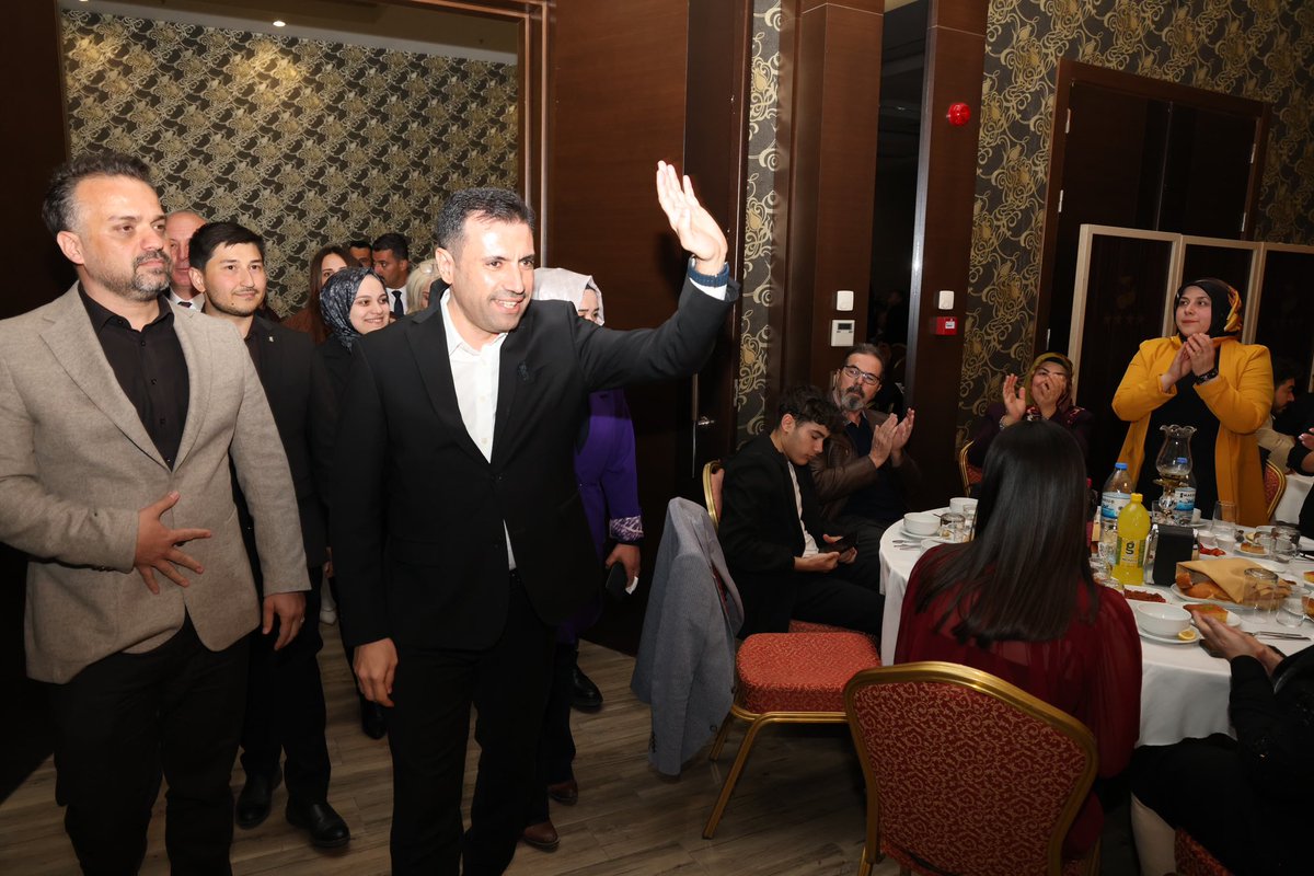 Bu ekipte samimiyet var, heyecan var, Ereğli’ye hizmet aşkı var.

AK Parti Ereğli İlçe Teşkilatı’mızın ana kademe, kadın kolları, gençlik kolları, mahalle başkanlarımız ve meclis üyelerimiz ile aynı sofrada buluştuk, birliğimizi pekiştirdik.

Türkiye Yüzyılı için durmadan,