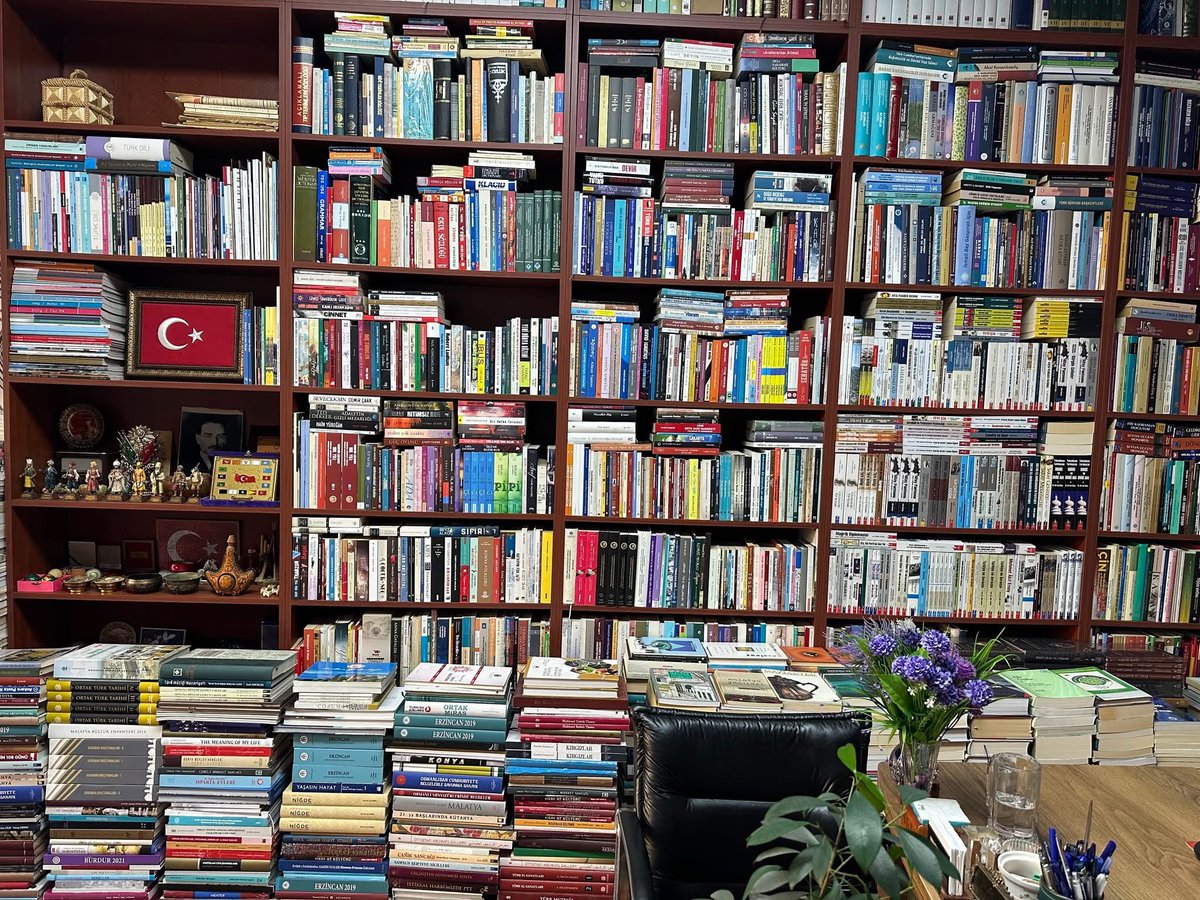 TÜRKELİ KİTABEVİ 
YENİ ESERLERİYLE 
TÜRKLÜĞÜN VE TÜRK DÜNYASININ HİZMETİNDEDİR.