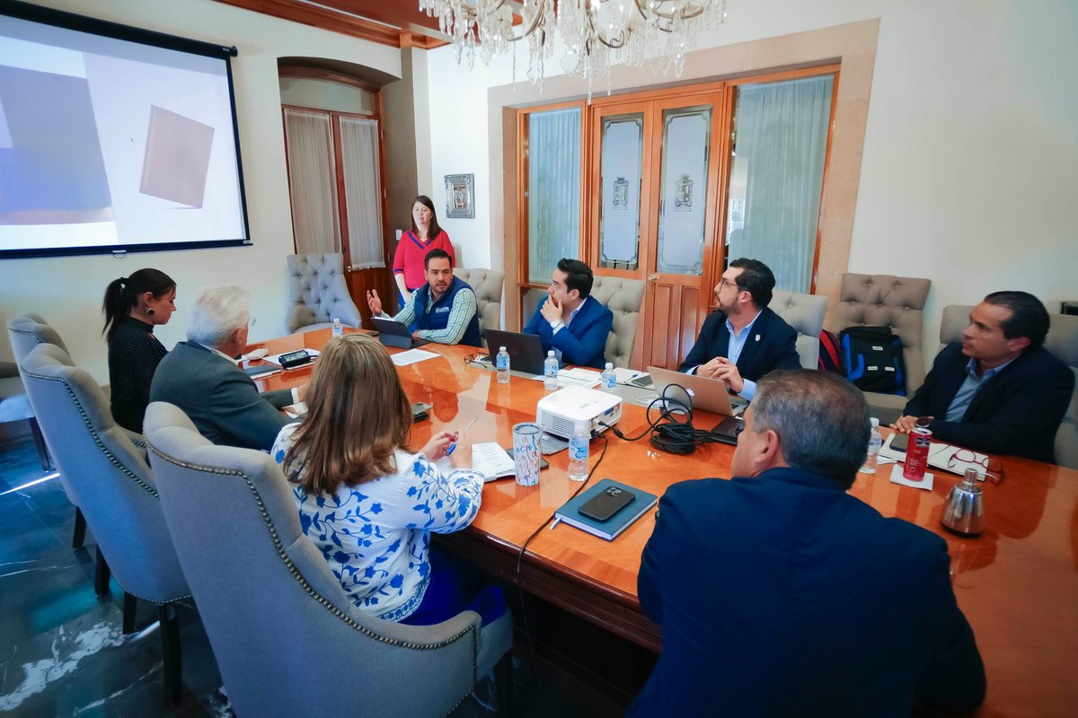 ¡Con rumbo y visión hacia el 450 aniversario de León! 🦁🎊

Hoy nos reunimos con el Comité León 450 para compartir los avances en los preparativos de la gran fiesta que vivirá nuestra ciudad en este magno aniversario.🤝🏼✨✍🏻

Queremos que todas y todos se sientan parte de este