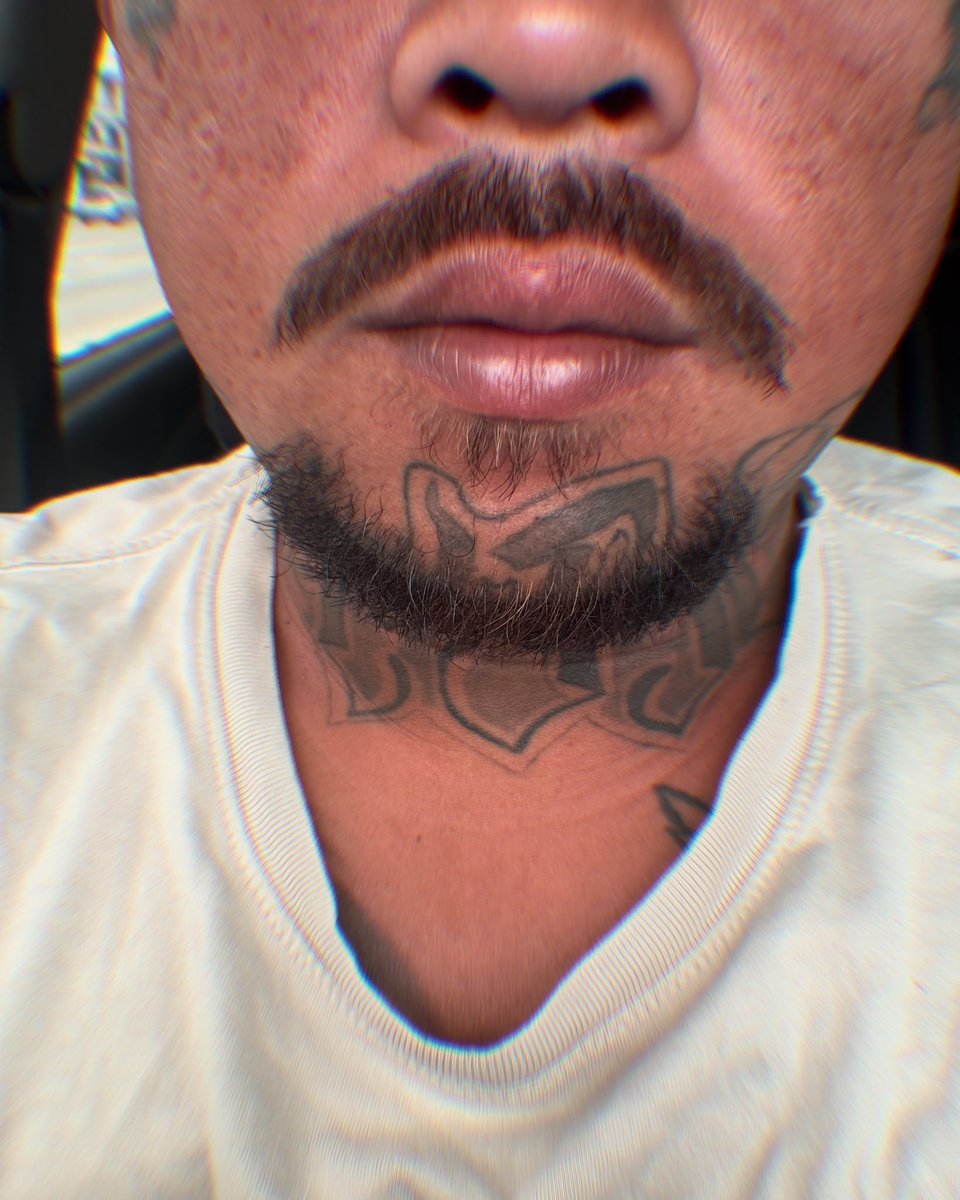 JobChicano's tweet photo. Kiss me slow https://t.co/FZXrxexiQh