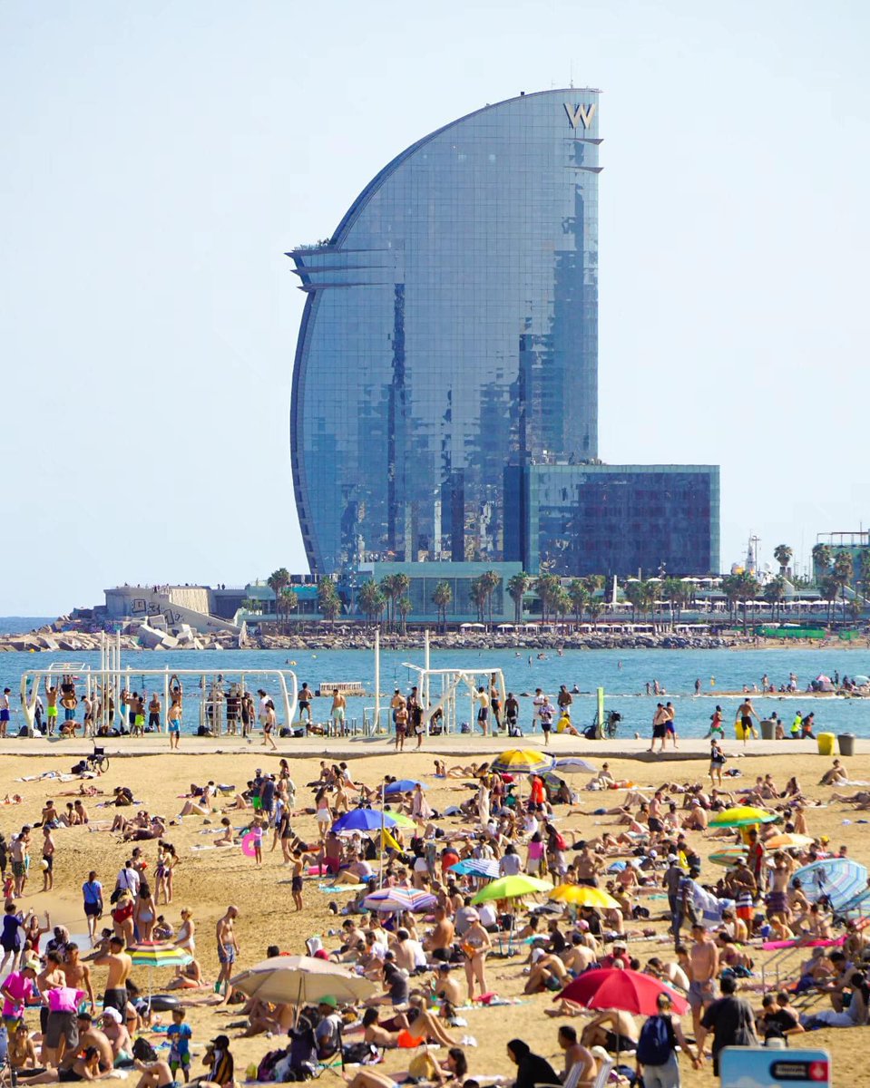 At la Playa de la Barceloneta.