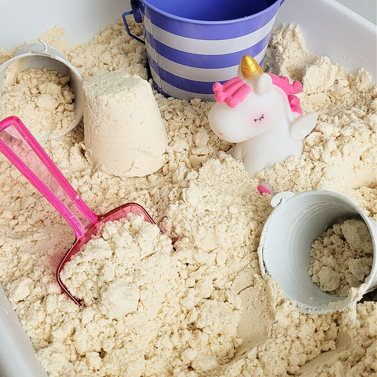 HappyMothering's tweet photo. Moon Sand Recipe with 2 Ingredients: https://t.co/FcYCsVnrZc https://t.co/QK7VVR8r6f