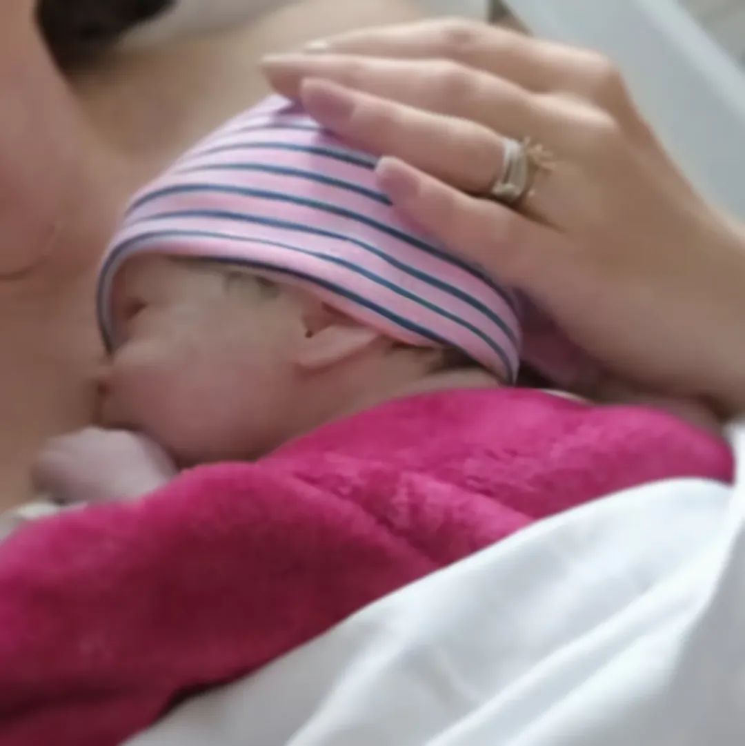 15.4.2025
Je mi líto, ale musím se pochválit. Děláme s Mončou krásný děti.  
Dnes prosím slavíme 😀