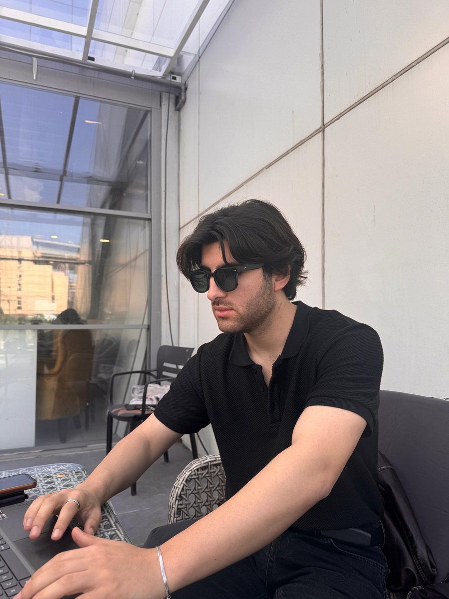 Ben bu dünyaya fazla yakışıklıyım