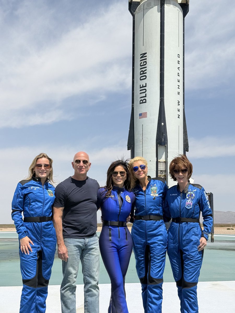 Celebrating more women in space; ensuring girls are equally represented! @karsenkitchen @laurensanchez ⁦<a href="/nicolinaElrick/">Nicolina C Elrick</a>⁩