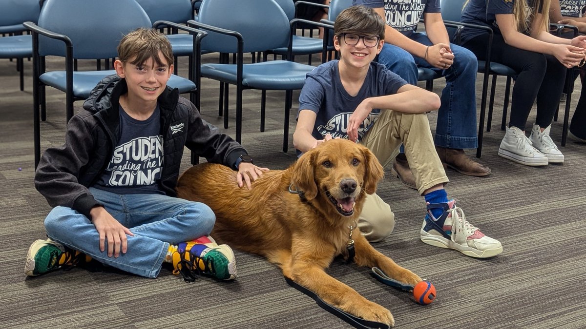 ForsythCourtsGA's tweet image. Chief Superior Court Judge Jeffrey Bagley welcomed the student council from @NorthForsythMS to the courthouse today! 👨⚖️ Students got an inside look at the justice system, including a K9 demo from Kimber & Calvin. #CivicEducation #ForsythCounty #FutureLeaders