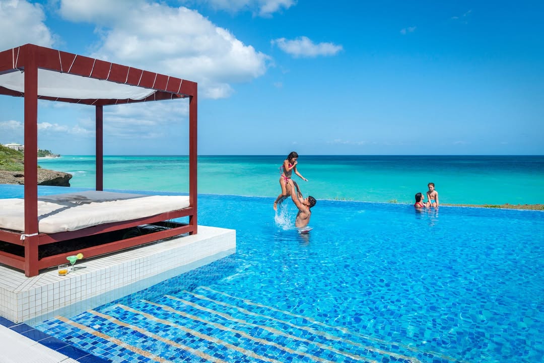 CubaMaps's tweet photo. 🌴🌞 No pierda más tiempo y planifique su escapada única a #Cuba. #CubaUnica 
👉 https://t.co/bWtquONDy9 https://t.co/3HMW3ugcKp