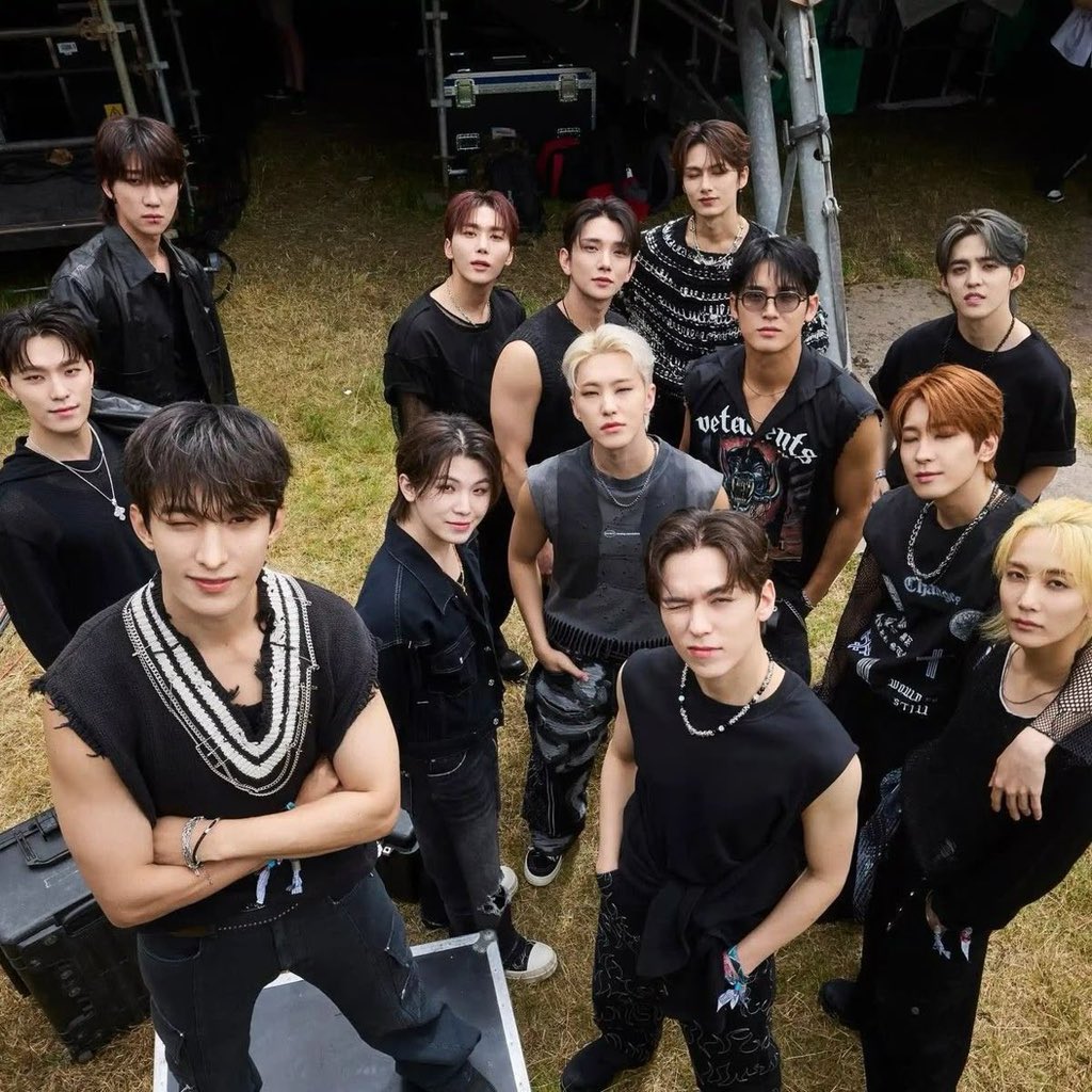Seventeen saying fuck lipsyncing in all ways (big festivals, tours, music shows, fan meetings, etc)
a mini thread to show svt’s excellence and rehearsal skills, even in their tenth year being in the industry