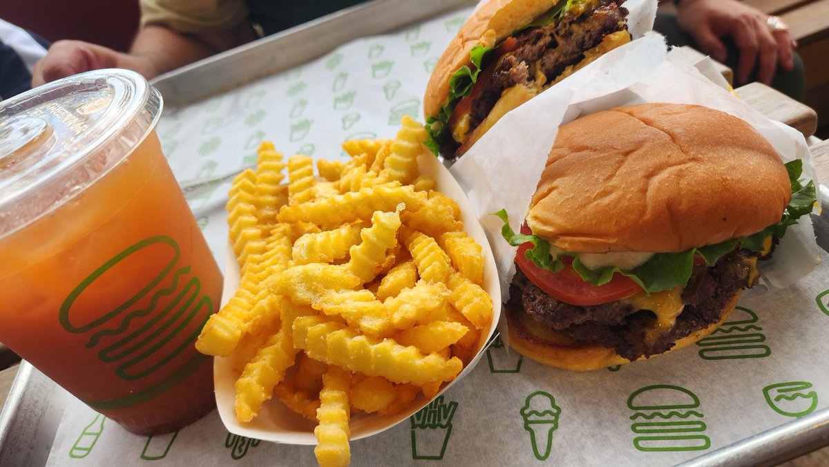 AdrianaMurillo's tweet photo. Un poema 🫰🏻🍔 https://t.co/ipDEFo7Hut