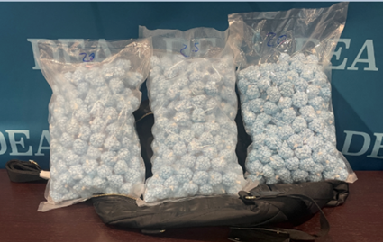 DMAnews1's tweet image. 🚨Previously-deported Dominican national who unlawfully resided in Lawrence has been arrested for conspiring to distribute nearly 65,000 fentanyl pills. 🚨
@DEANEWENGLAND @EROBoston 

Read more here: justice.gov/usao-ma/pr/dom…