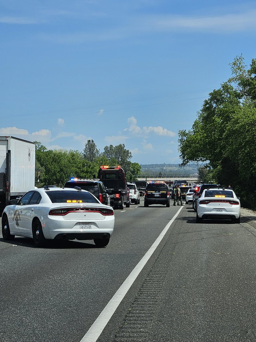 🚨Traffic Alert🚨 The eastbound #2 &amp; #3 lanes of I-80, east of Horseshoe Bar Road are closed to facilitate the investigation of a crash involving a CHP Auburn Area patrol car. Please use caution when driving through the area. Your patience and understanding is appreciated!
