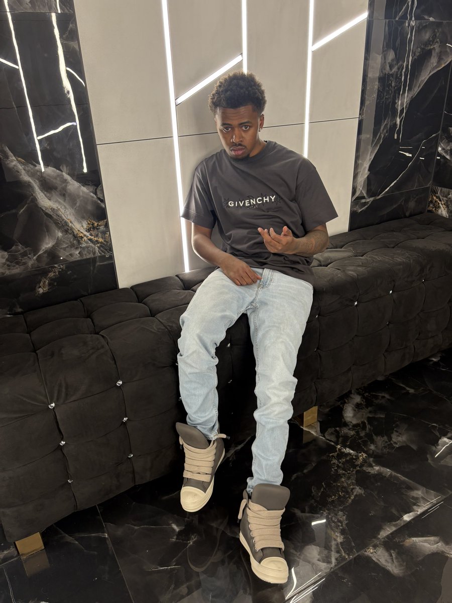 _1of1kc's tweet photo. 1 of 1 💫 https://t.co/6dK4knIfuS