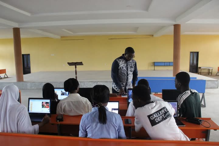 onlinehubng's tweet photo. What an amazing #ScratchDay 2025. 

Huge thanks to everyone who joined us for the #ScratchEdMeetup! 

We connected, created &amp; celebrated Scratch with pre-service teachers in Ogun State. 

Let's keep building a community that values creativity &amp; equity in tech education! @scratch https://t.co/EpCXxkjMFp