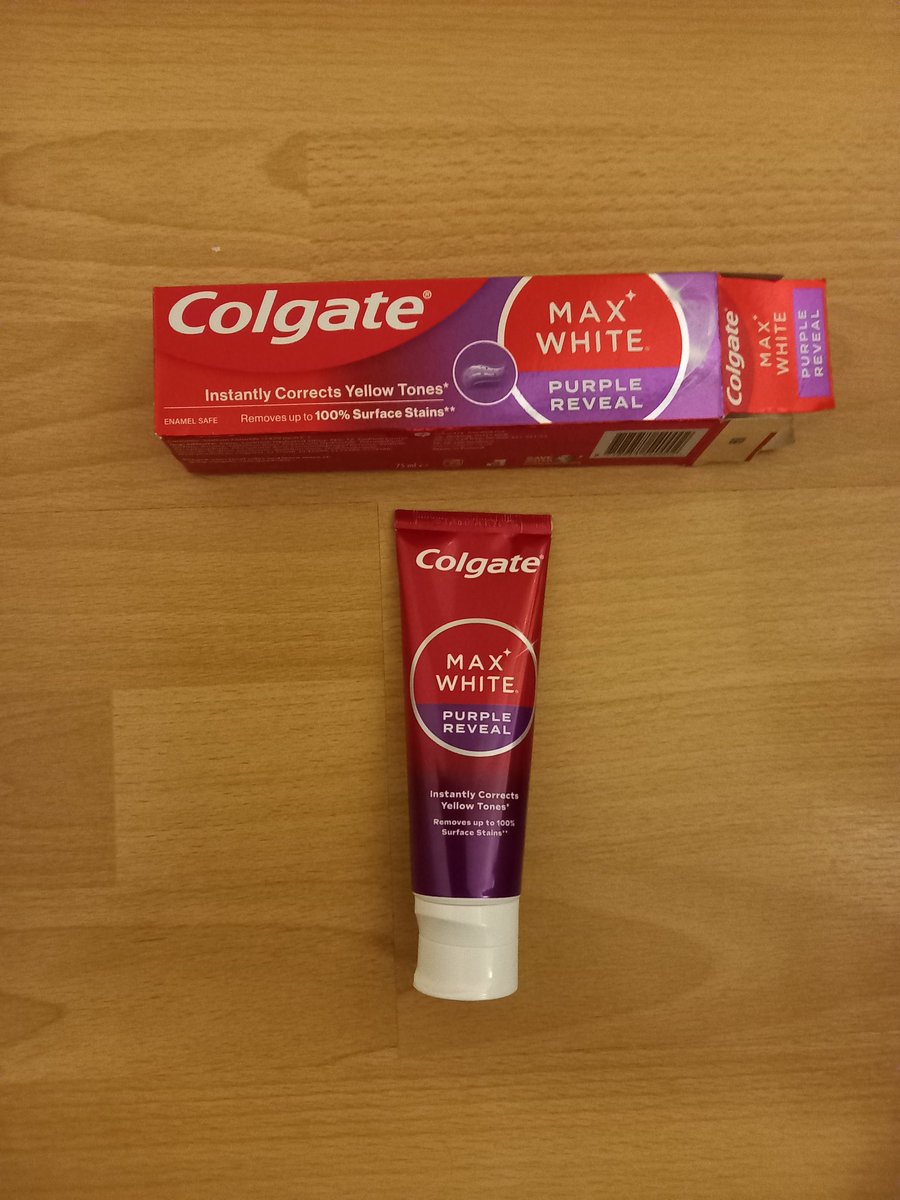 CamCrabbier's tweet image. Shop didn't have the toothpaste I usually get so got something new, so here's a #toothpastereview of this Purple Reveal by Max White... so this toothpaste by Max White first of all looks more blue than purple, but whatevs. 2nd of all, the smell of my breath is absolutely (1/4)