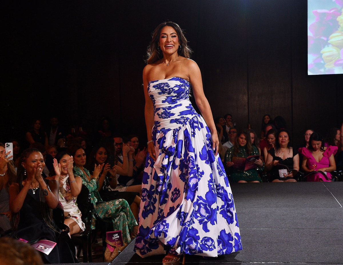 StLukesHealthTX's tweet image. Drs. Christina Paruthi and Shanda Blackmon traded their white coats for evening gowns at The Arts of Healing Foundation Fashion Show, celebrating Houston's Women in Medicine. 💃A huge congratulations to both doctors! #WomenInMedicine #FashionForACause #ArtsOfHealing