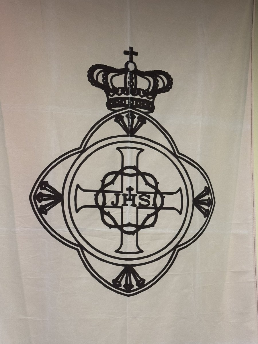 Lamentablemente la lluvia vuelve a aparecer en Calle Maestra y Ntro. Padre Jesús de la Caída se refugia en la S.I. Catedral.

Agradecemos a <a href="/Buenamuertejaen/">Hermandad de la Buena Muerte</a> ofrecer su local para refugiarnos, con chocolate caliente incluido. ¡Gracias hermanos!

#Jaén #SuenaLaEstrella #MartesSanto