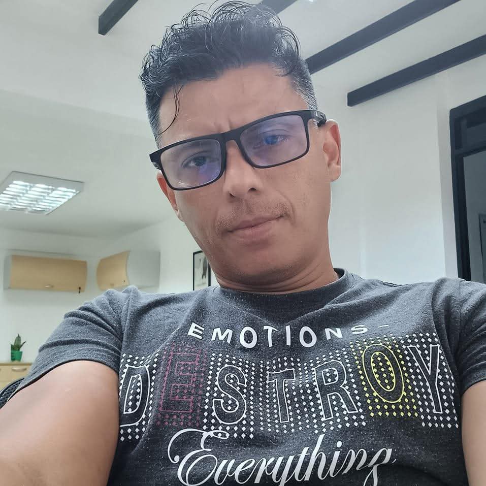 ejvolcan's tweet photo. #NuevaFotoDePerfil https://t.co/P3FCRegIvd