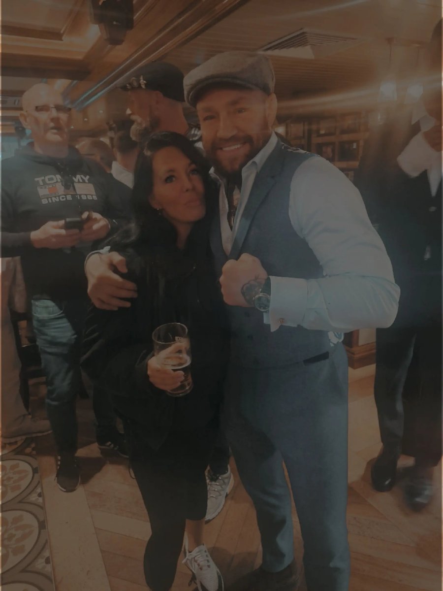 WhiteBeautyx's tweet photo. What a night ๐๐ legend himself standing for ireland #makeirelandgeatagain #ireland #open your eyes #irelandsfull https://t.co/BLEpclWAR4