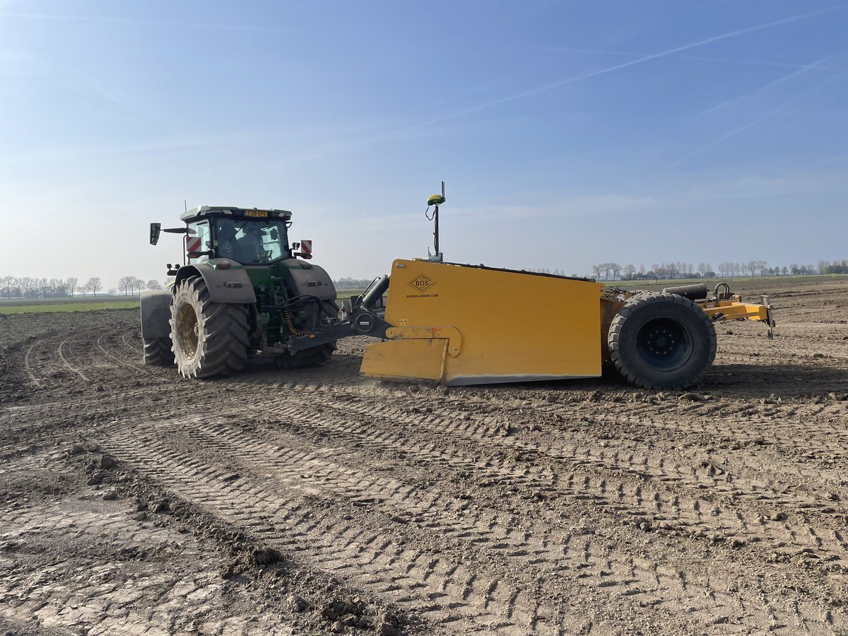 Afgelopen week weer een perceel laten egaliseren