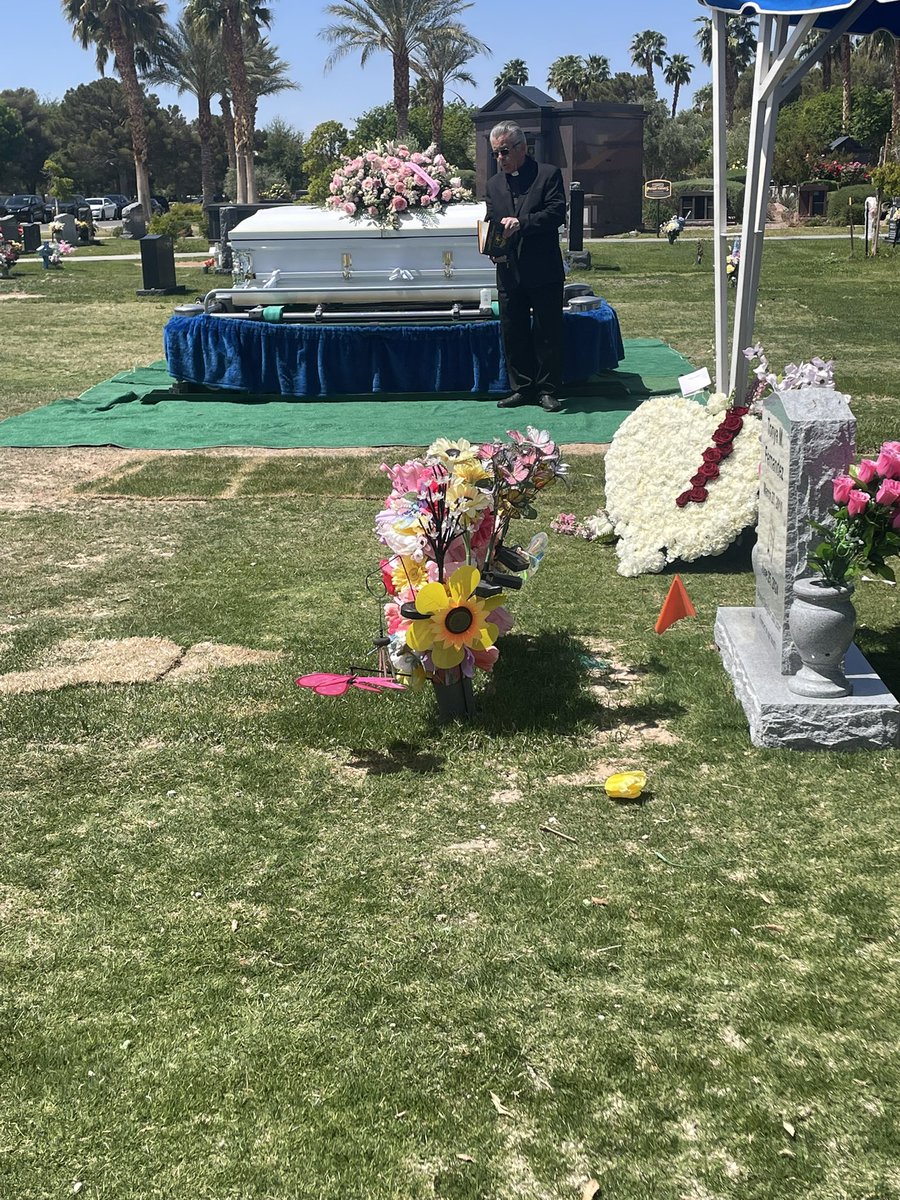 Kath_yy's tweet photo. The day finally came but, this is just a temporary goodbye, en otra vida te veo my friend โค๏ธ๐ซถ #ripnicole https://t.co/wr1klvNOl3
