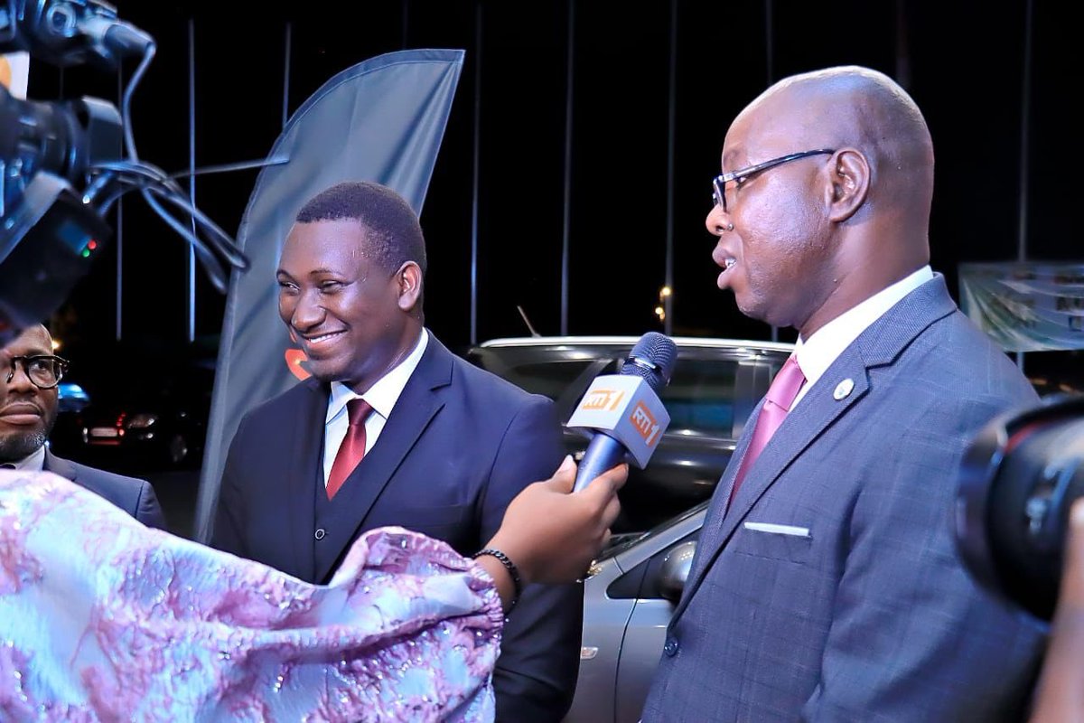 Le journaliste Faustin Ehouman de <a href="/fratmat/">Fraternité Matin</a>, Super #Ebony2024, a reçu les clés de son véhicule après son sacre lors de la 26e édition de la Soirée des Ebony, le samedi 12 avril 2025, à l’hôtel Président de Yamoussoukro