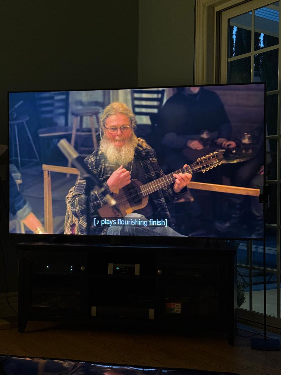 I’m sharing some more pictures I’ve kept since February 2024 when we filmed this scene. 🪕 As you know, in the videogame I play banjo, and now in Season 2, I’m playing guitar and Ronroco.

I thank you from the bottom of my heart all your messages of love I’m receiving from all