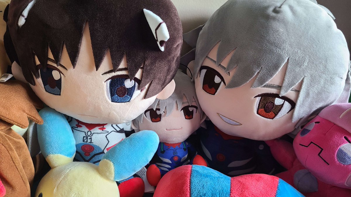 delatoid's tweet photo. I got this tiny Kaworu plushie to put with my not-tiny Shinji and Kaworu plushes and it made me think of this https://t.co/lUylkMoxB1