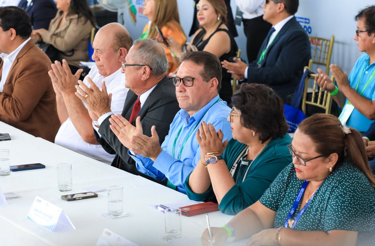 MINPRODUCCION's tweet photo. 📣En el VII Consejo de Estado Regional en Ica 🇵🇪, el Gobierno presentó el Concurso Nacional del Pisco 2025 🍇, una iniciativa que premia la excelencia de nuestra bebida bandera y fortalece su proyección nacional e internacional. Dirigido a productores de Lima, Ica, Arequipa, Moquegua y Tacna con Denominación de Origen, el certamen promueve la innovación y la mejora continua en su elaboración.