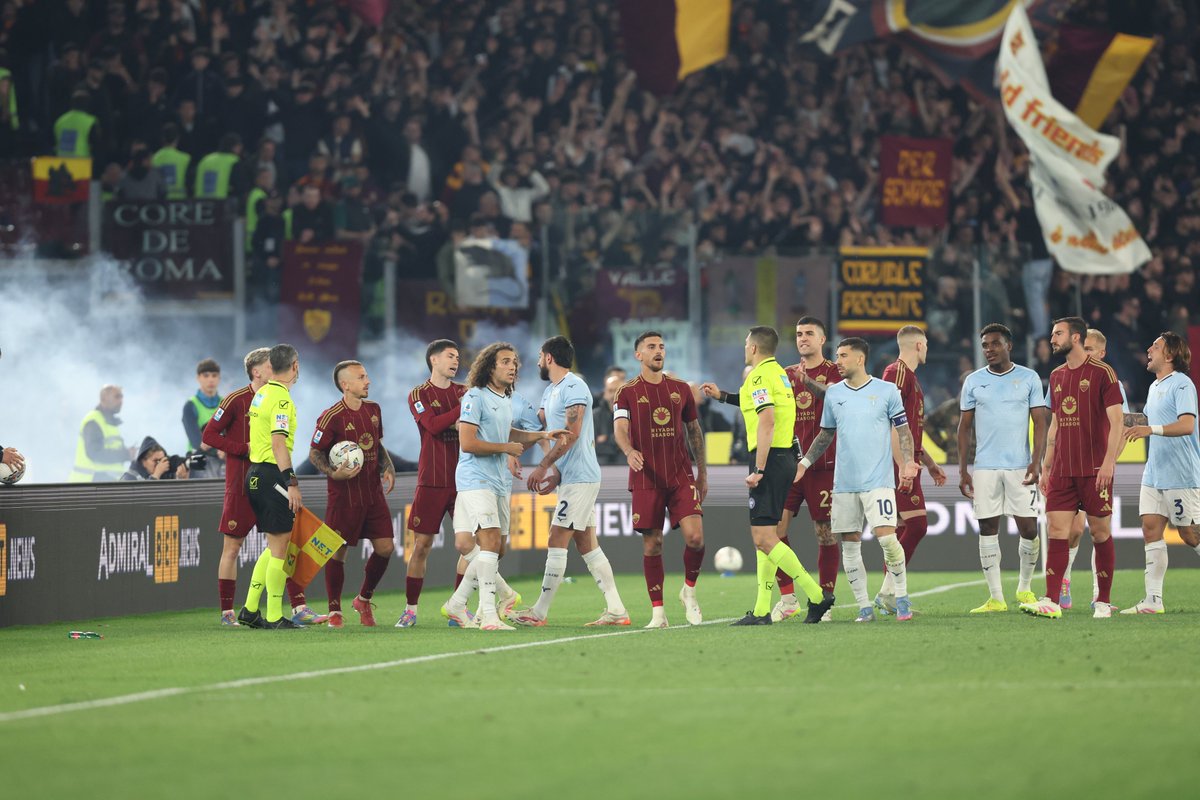 sportface2016's tweet photo. IL VIMINALE ALLA #FIGC, "NON CONSENTIRE DI GIOCARE IN ORARI SERALI PARTITE AD ALTO RISCHIO"
Il Viminale ha deciso di #vietare le trasferte ai tifosi di #Roma e #Lazio fino a fine stagione. Non sarà inoltre più consentito lo svolgimento in orario serale di partite ad alto rischio https://t.co/NLYkIWC8dL