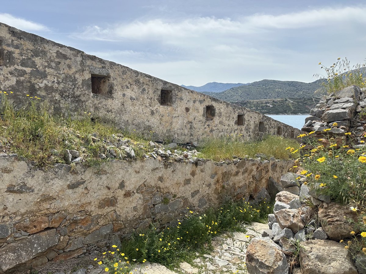 ENortonHistory's tweet image. Some of the 16thC Venetian fortifications on the small island of Spinalonga, just off the coast of Crete. They were successful in holding back Ottoman attacks until the start of the 18thC, decades after Crete itself fell #spinalonga #ottomans #venetians #crete #ottomanempire
