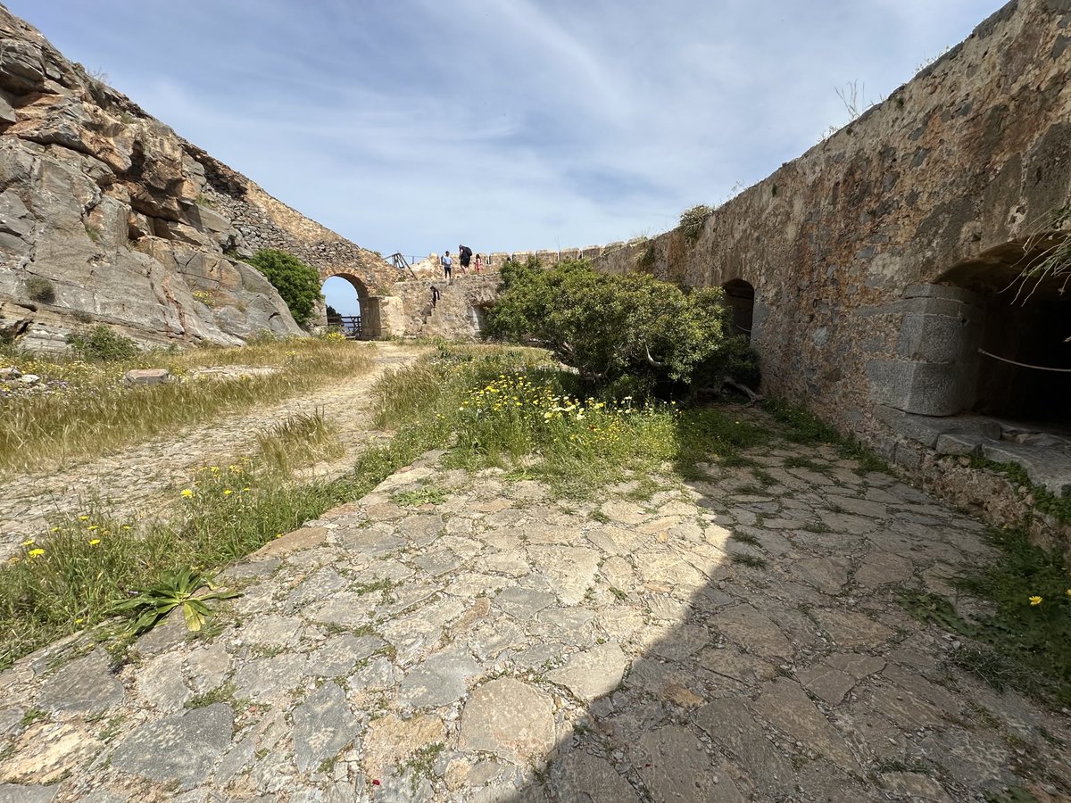 ENortonHistory's tweet image. Some of the 16thC Venetian fortifications on the small island of Spinalonga, just off the coast of Crete. They were successful in holding back Ottoman attacks until the start of the 18thC, decades after Crete itself fell #spinalonga #ottomans #venetians #crete #ottomanempire