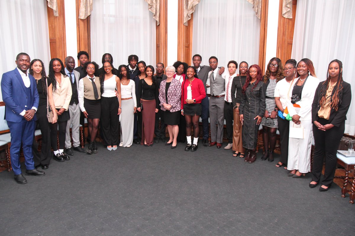 Franconoire's tweet photo. On March 24, 2025, FrancoNoir.e, in collaboration with the AMAPCEO Francophone Caucus and Diversités Noires, was invited to by Her Honour the Honourable Edith Dumont to the Lieutenant Governor’s Suite, to celebrate the Month of La Francophonie. https://t.co/1VDK4upuLt
