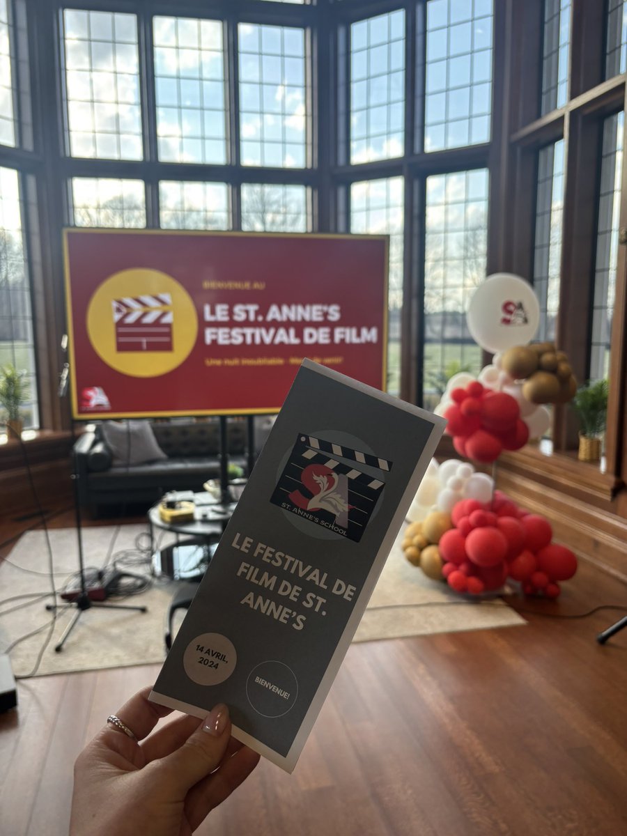 Grade 11 extended French students presented the first-ever St. Anne’s French Film Festival. As a part of their final summative, students created documentaries highlighting their interviews, storytelling, and informational presentation skills! 🎬