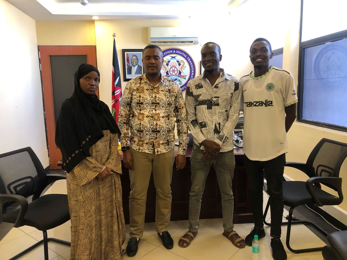 Bridging ideas with action! We had a meaningful dialogue today with CS of Education, Dr. Mbwarali Kame, in Mombasa, focusing on empowering youth and women through education. Together, we can build stronger foundations.🤝 #EducationForChangeKE #MombasaYouthVoice
#MombasaCounty